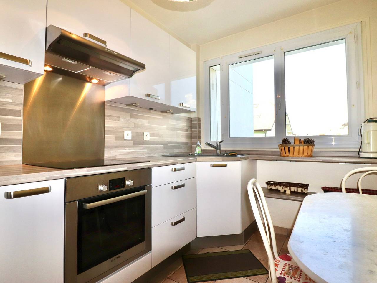 Appartement entier, Annecy : Spacieux F2 à 50m du lac avec balcon et parking in Annecy, Annecy (commune)