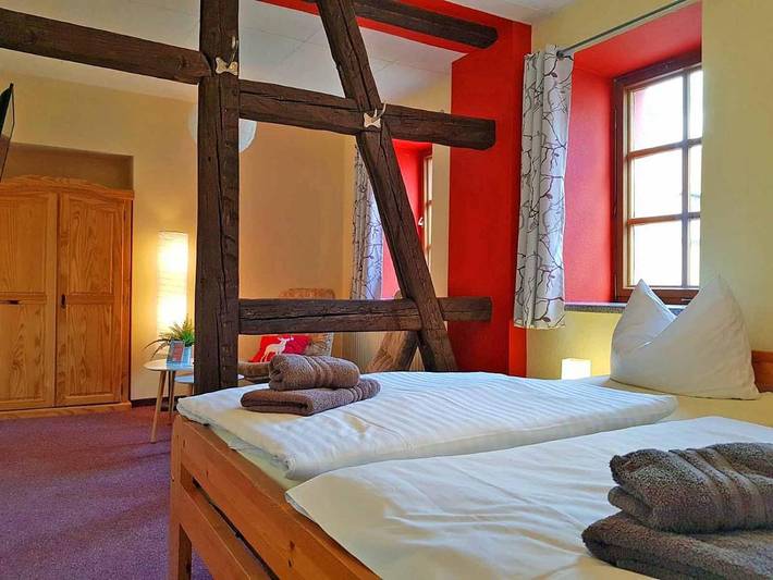 Hotel für 2 Personen, mit Terrasse und Garten sowie Pool und Ausblick in Uhlstädt-Kirchhasel - 4