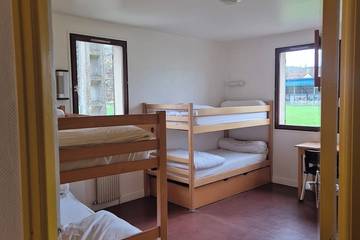 Location de vacances pour 42 personnes, avec jardin à Évreux