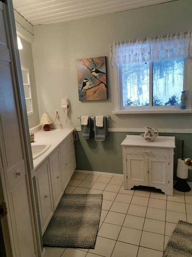 Chambre d’hôte pour 2 personnes, avec jacuzzi ainsi que jardin et piscine dans Canada - 3