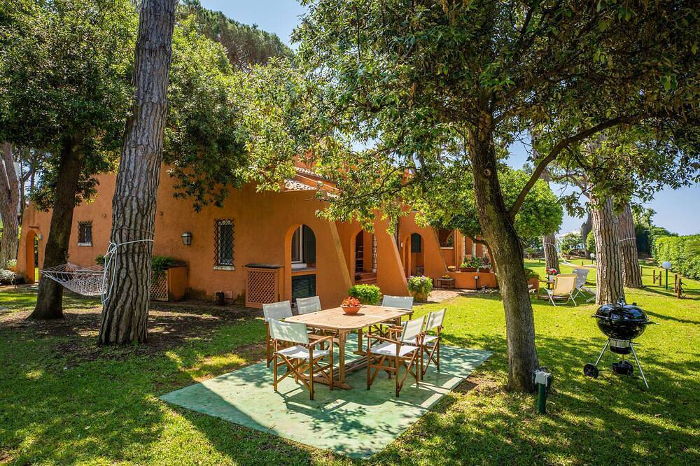 Villa Piccola Duna mit Blick auf das Meer exklusiven direkten Zugang zum 50 m langen Strand in Fondi, Pontinische Ebene