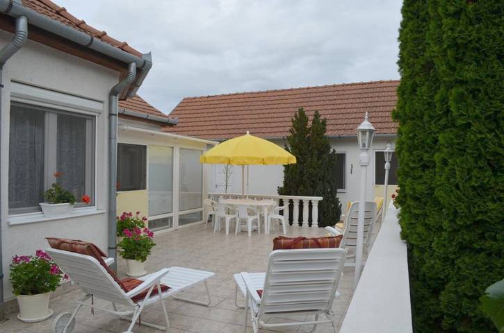 Pension voor 15 personen, met tuin en uitzicht in Hongarije