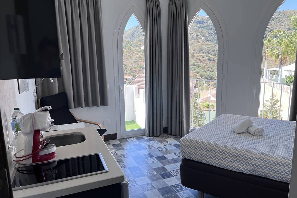 Hel leilighet, Studio med stor terrasse og fjellutsikt in Arenas, Málaga Provinsen