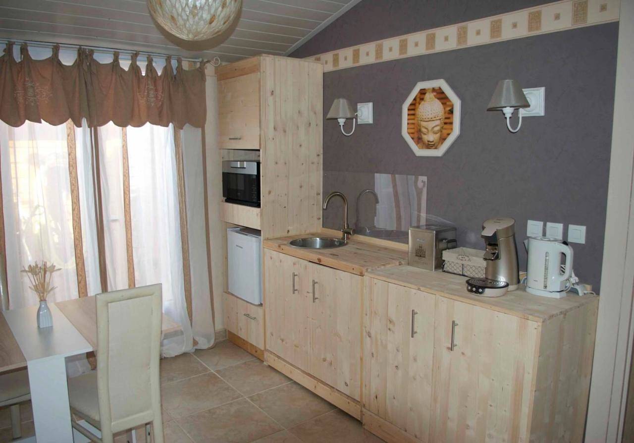 Double Room with Private External Bathroom in Pierrevert, Regionaler Naturpark Luberon