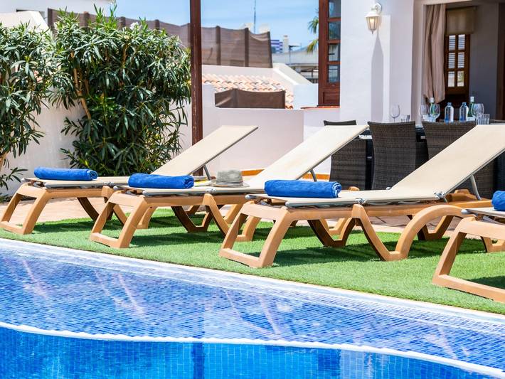 Location de vacances pour 6 personnes, avec piscine et jardin dans La Caleta - 2