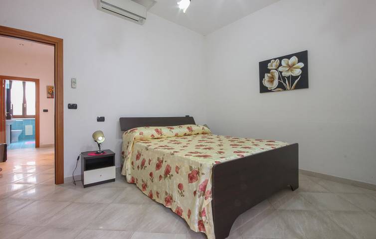 Apartamento vacacional entero, Apartamento con vistas al mar, piscina y jardín, a 400 m de la playa in Agropoli, Cilento