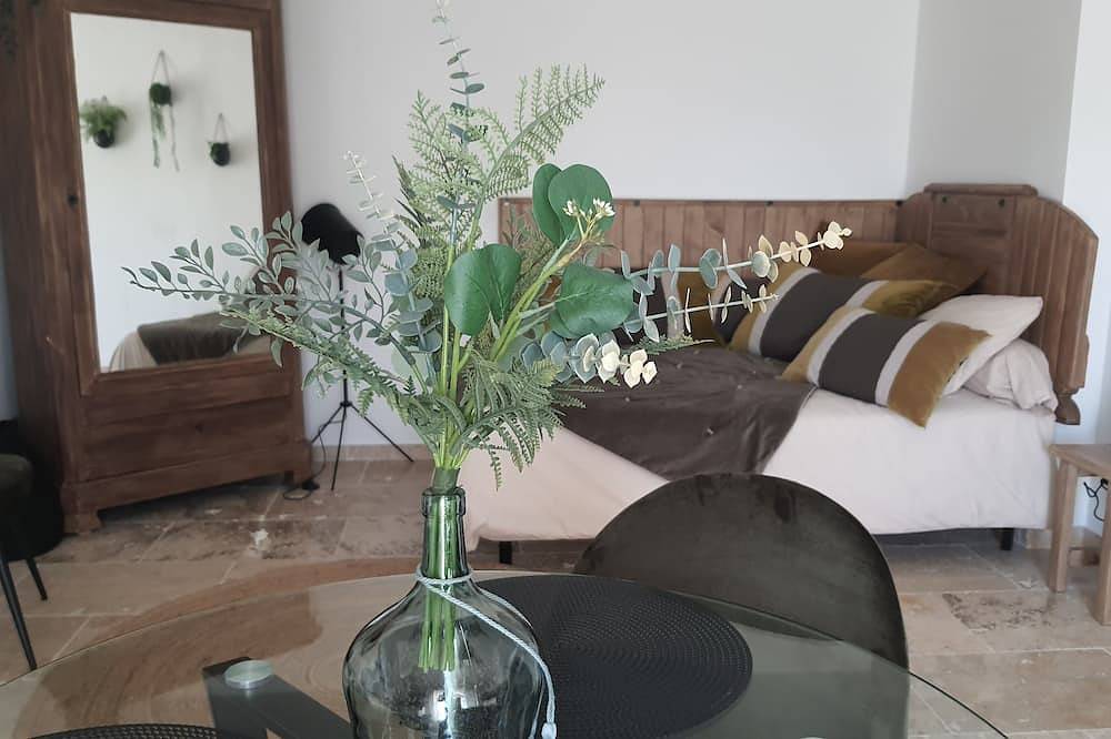 Appartement entier, Gîte de Pied Chapel: spa, piscine et pleine nature en Sud Ardèche in Alba-la-Romaine, Privas (arrondissement)