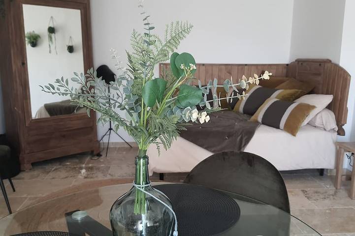 Gîte pour 2 personnes, avec piscine et balcon ainsi que jacuzzi et jardin à Alba-la-Romaine - 2