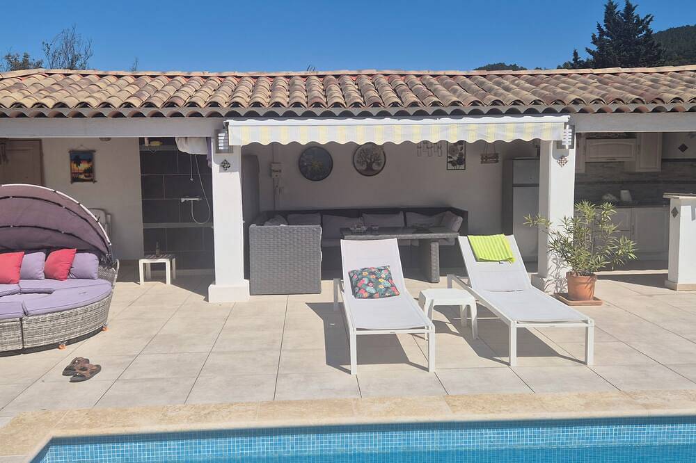 Bohemian room, pool house garden furniture deckchairs swimming pool in Taradeau, Draguignan Region