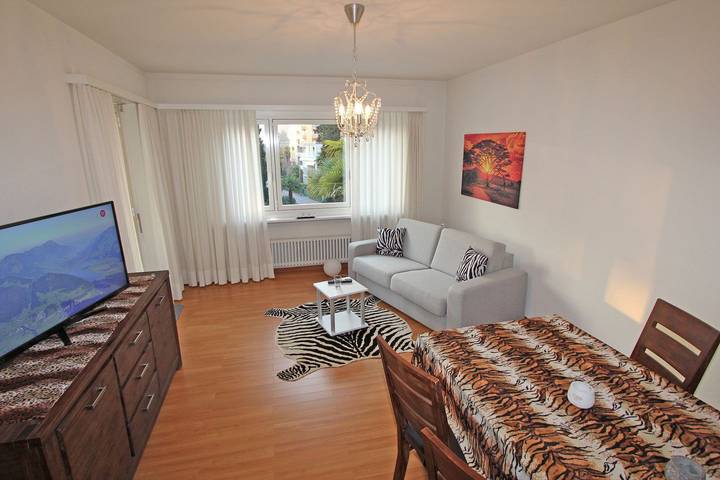 Ferienwohnung für 4 Personen, mit Balkon und Seeblick sowie Ausblick in Minusio - 2