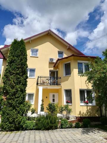 Gîte pour 2 personnes, avec vue et jardin dans Câmpina