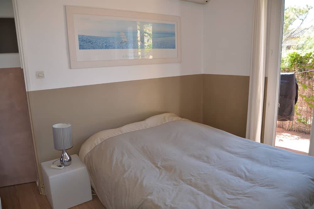 Villa Pieds Dans L'Eau Avec Piscine Acces Direct Plage De Sable in Six-Fours-les-Plages, Côte méditerranéenne (France)