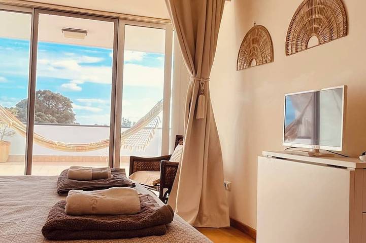 Gîte pour 5 personnes, avec piscine ainsi que balcon et jacuzzi, animaux acceptés dans Água de Alto - 4