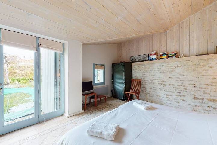 Les Portes  au coeur du village -Piscine jardin clos et Animaux Bienvenus calme in Les Portes-en-Ré, Ile de Re