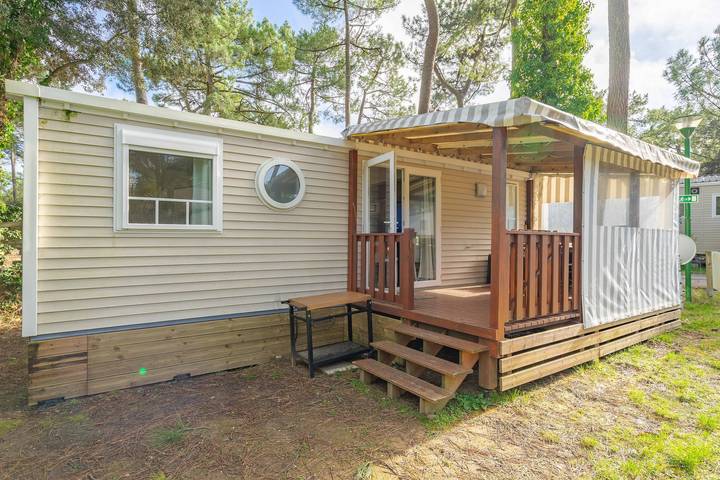 Camping pour 8 personnes, avec jacuzzi ainsi que jardin et bassin pour enfant, animaux acceptés en Nouvelle-Aquitaine