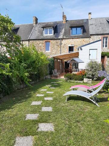 Gîte pour 7 personnes, avec jardin à Dragey-Ronthon