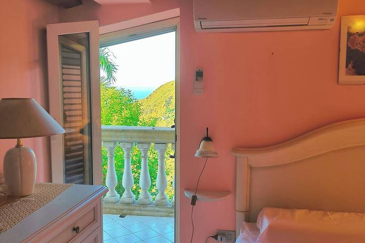 A villa with a view of the sea, surrounded by nature, tranquility, and relaxation in the heart of Sicily. in Calava, Gioiosa Marea