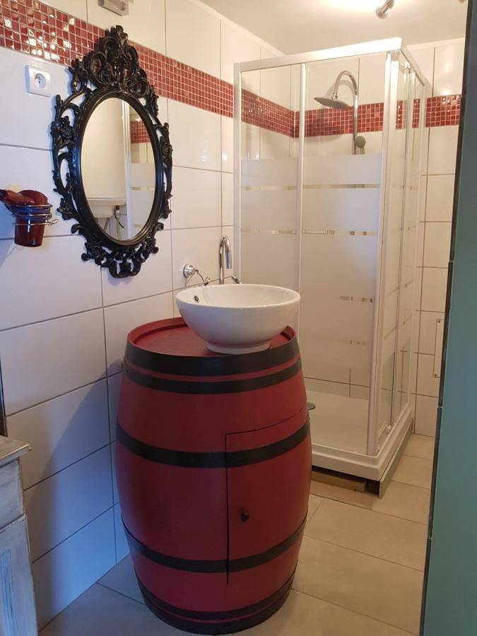 Location de vacances pour 2 personnes, avec piscine ainsi que jardin et terrasse à Cussac-Fort-Médoc - 4