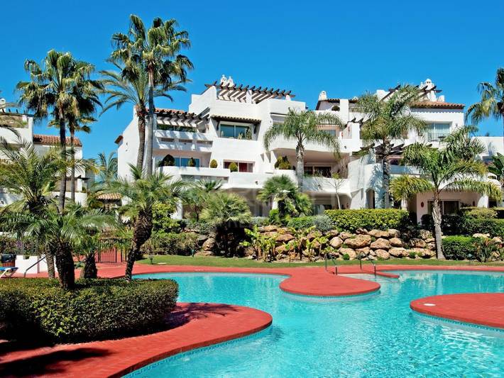 Holiday apartment for 4 people, with garden and terrace as well as pool and sauna in Puerto Banús