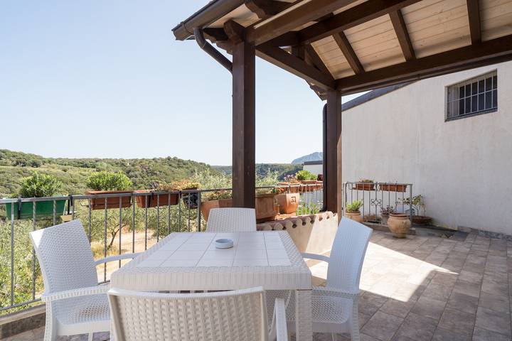 Location de vacances pour 3 personnes, avec Balcon ainsi que Jardin et Vue sur le lac dans Dorgali - 3
