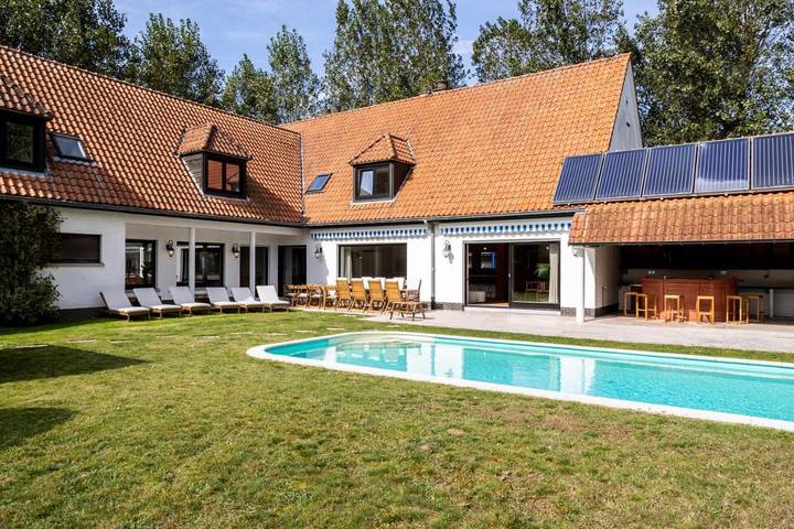 Villa pour 22 personnes, avec vue ainsi que jardin et piscine, adapté aux familles à Coxyde