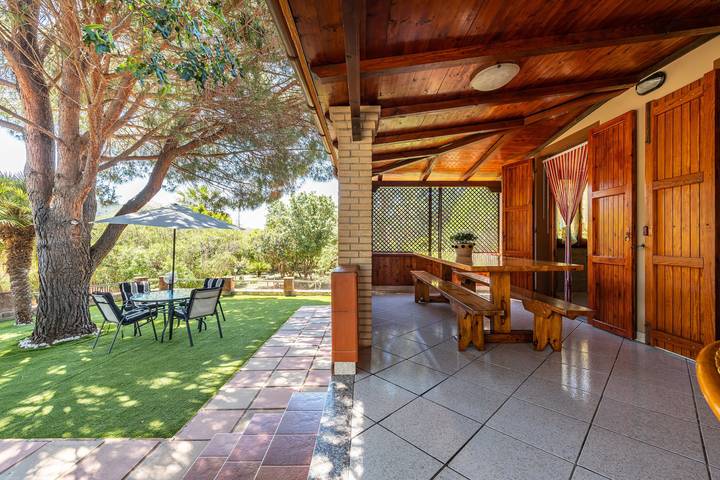 Villa 'Lidia Vicino al Mare' with Mountain View, Garden & Air Conditioning in Solanas, Comune di Sinnai