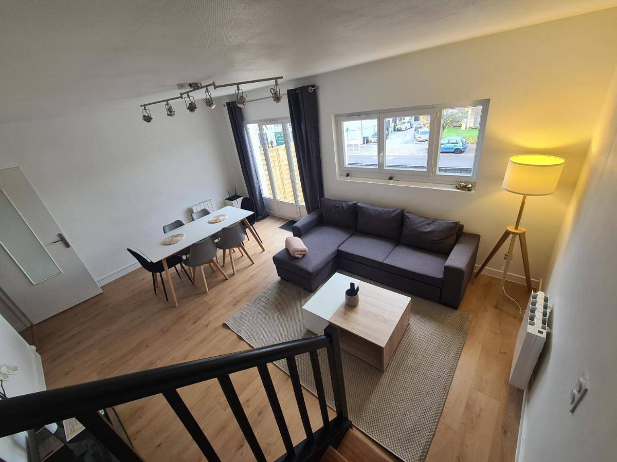 Appartement entier, Duplex familial proche gare et hyper centre ville in Villepreux, Yvelines