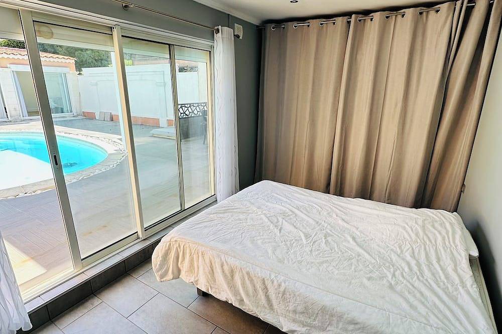 Villa with pool 200 m from the beach in Carry-le-Rouet, Istres region