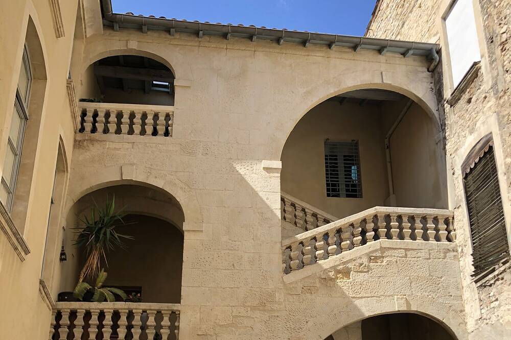 Appartement entier, Charming P2 apartment - Downtown in Nîmes, Région de Nîmes