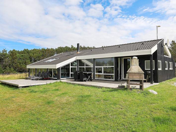 Ferienhaus für 8 Personen, mit Terrasse und Pool sowie Sauna, mit Haustier in Løkken