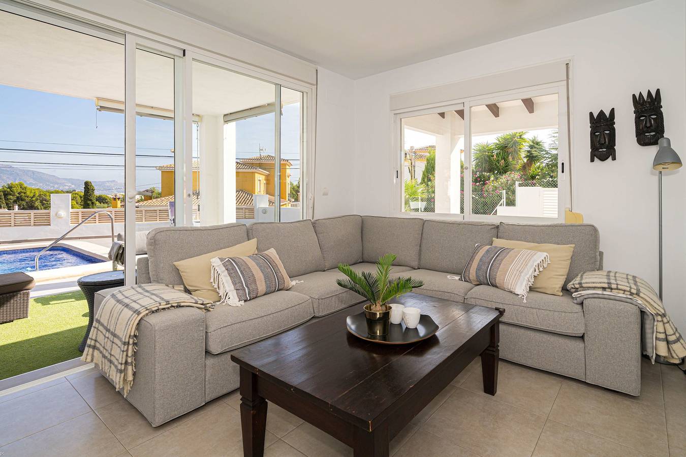 Holiday Home 'Casa Feliz Family Villa' with Private Pool, Wi-Fi and Air Conditioning in Alfàs del Pi, Costa Blanca