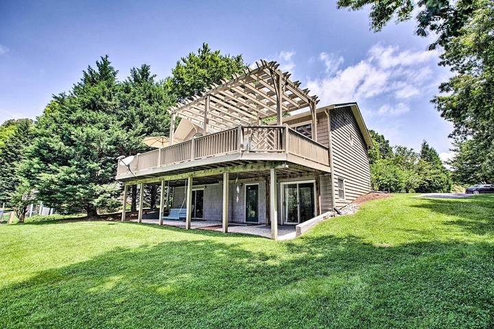 Vacation rental for 6 people, with yard and terrace in Smith Mountain Lake