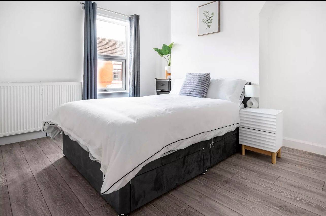 House Sleeps 3 with Garden in Merseyside
