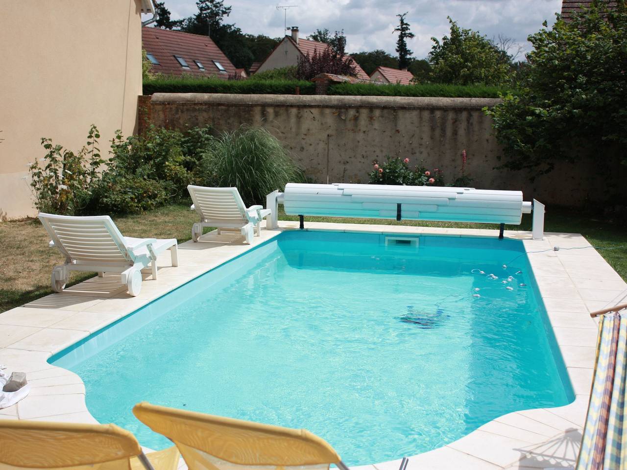 Charmante maison avec piscine chauffée, cour fermée, proche Dreux et Chartres in Le Boullay-Thierry, Région de Dreux