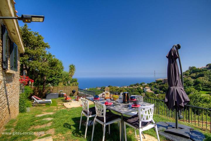 Gîte pour 5 personnes, avec Jacuzzi et Terrasse ainsi que Jardin et Vue à Bastia - 2