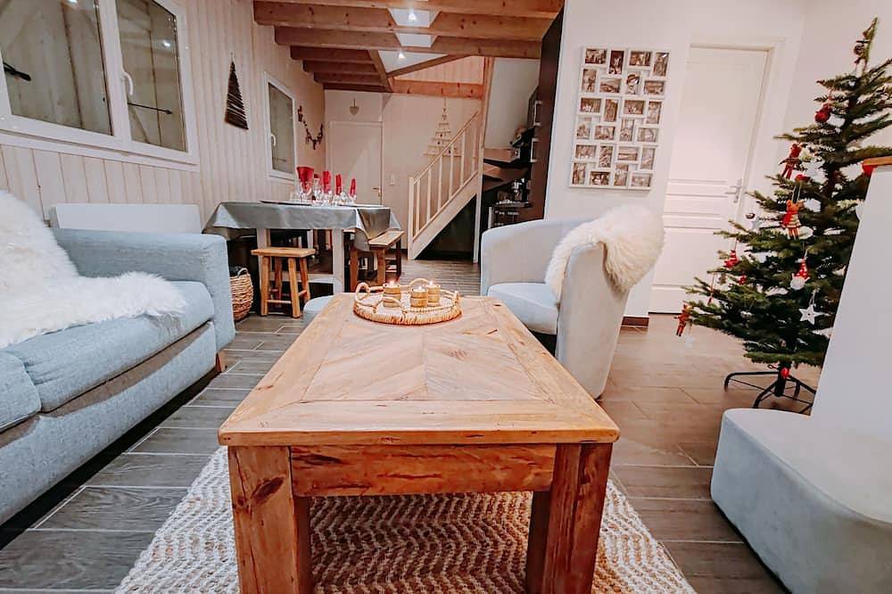 Chalet refait à neuf, 200m du lac et piste cyclable, boulodrome babyfoot jeux. in Lac de Gérardmer, Gérardmer