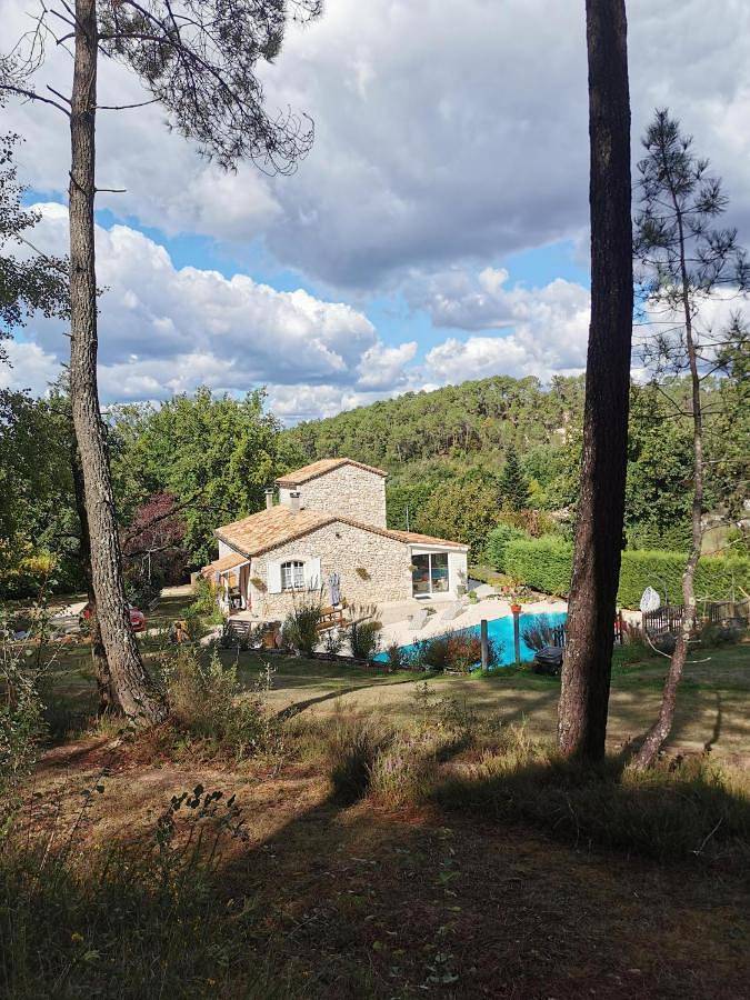 Location de vacances pour 2 personnes, avec jardin et vue ainsi que piscine et terrasse à Fumel - 3