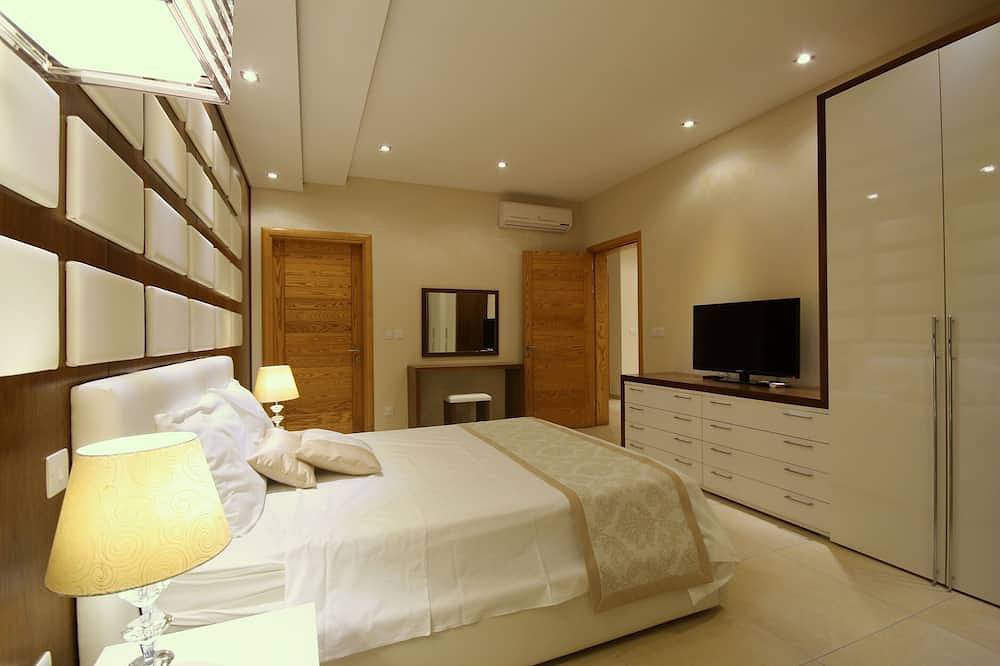 Ganze Wohnung, Elegante, gehobene und geräumige Eckwohnung mit 2 Schlafzimmern und Gemeinschaftspool in Tas-Sliema, Insel Malta