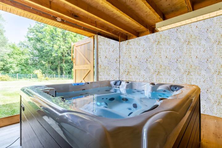 Casa Independiente en Rouffignac: Encanto Natural, Terraza, Spa y Talleres Culinarios in Rouffignac-Saint-Cernin-de-Reilhac, Périgord Noir