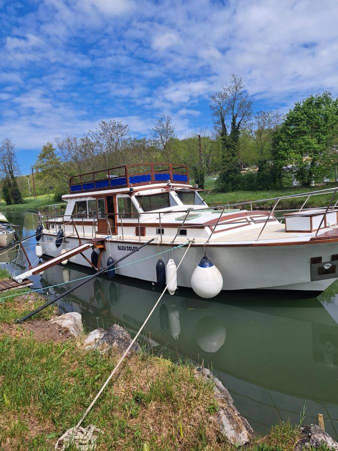 Bateau pour 6 personnes, avec vue à Dieupentale
