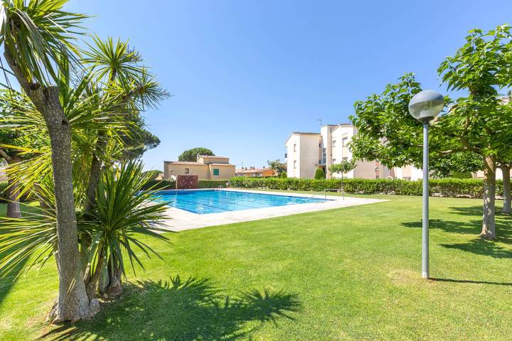 Ferienwohnung für 5 Personen, mit Garten und Terrasse sowie Pool - 1