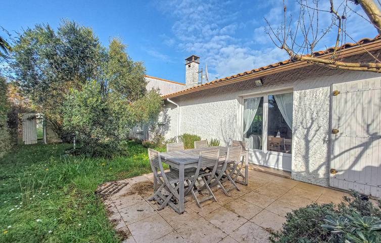 Location de vacances pour 8 personnes, avec terrasse ainsi que piscine et jardin dans Courlay Sur Mer - 2