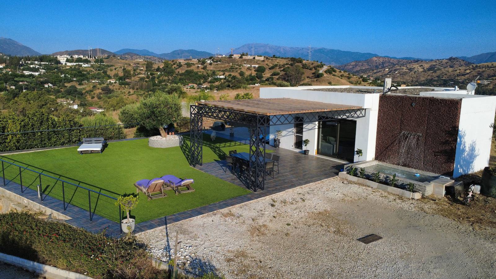 Country House in a Top Location with Mountain Views, Wi-Fi and Air Conditioning in Coín, Málaga Province