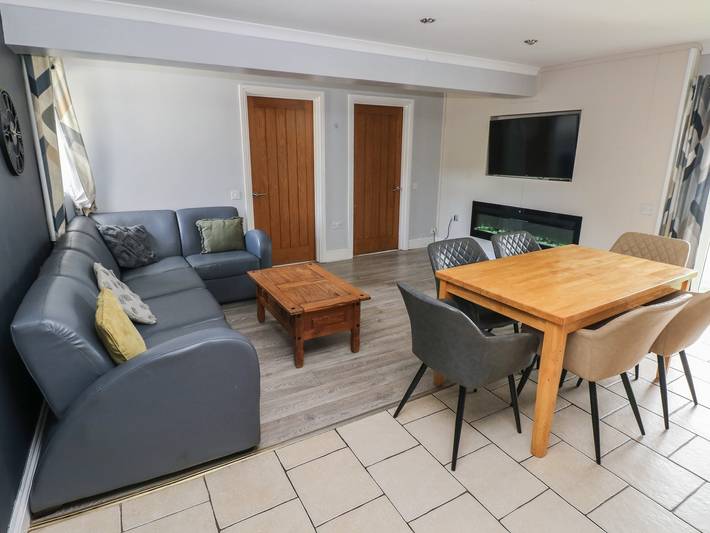 Cottage for 6 people, with garden, with pets in Laugharne