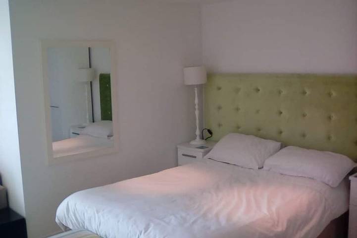 Appartement entier, Studio Rocklands avec une vue incroyable sur la mer et des plages et des falaises in Newquay, Cornouailles