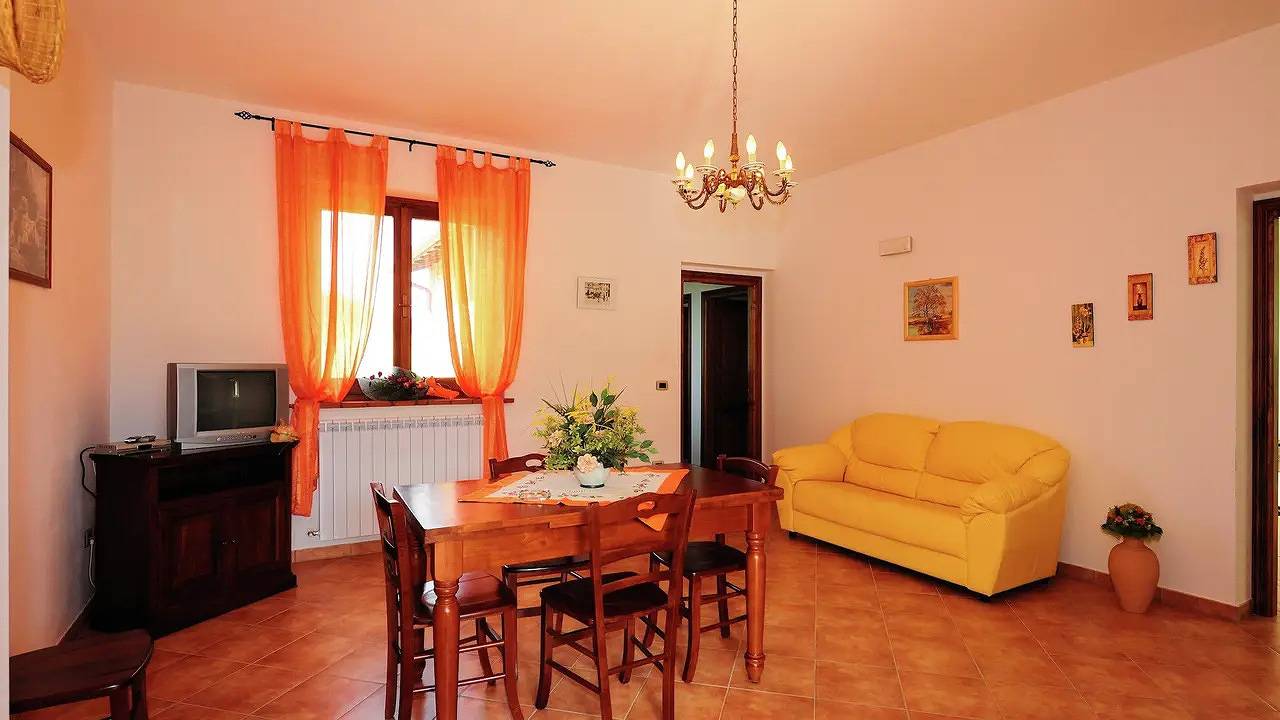 Granja para 5 personas con jardín in Passignano sul Trasimeno, Lago Trasimeno