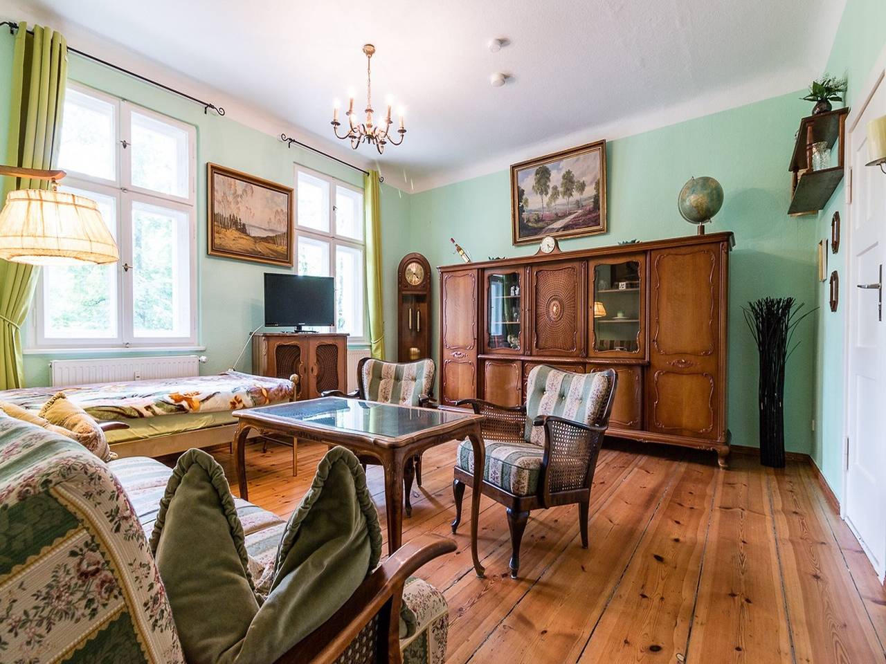 Geheel appartement, Appartement 'Ferienwohnung Romantika I, 45 m²' met gedeeld zwembad, gedeelde tuin en wifi in Sanssouci, Potsdam