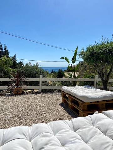 Gîte pour 4 personnes, avec jardin et vue dans Niolon