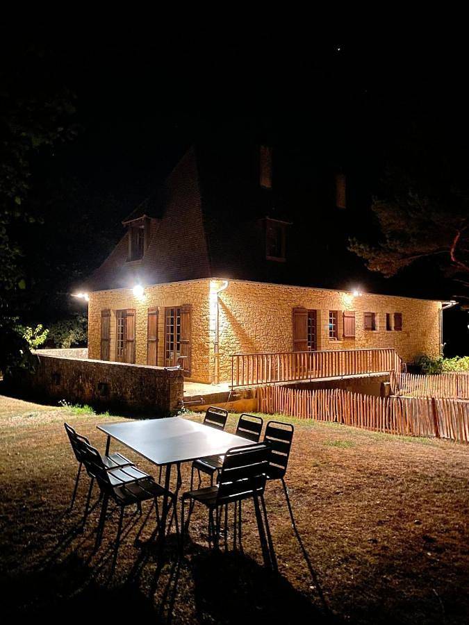 Location de vacances pour 10 personnes, avec vue ainsi que jardin et piscine à Villars (Aquitaine) - 2
