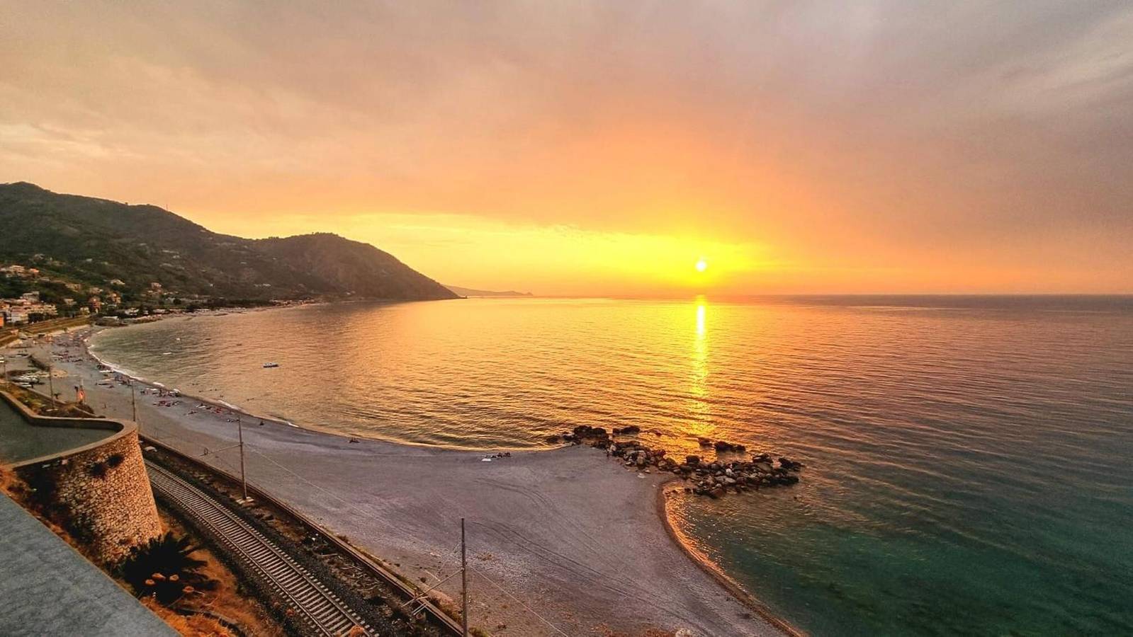 Appartement entier, Appartement 'Casa Gioiosa' avec vue sur la mer, Wi-Fi et climatisation in Gioiosa Marea, Province de Messina